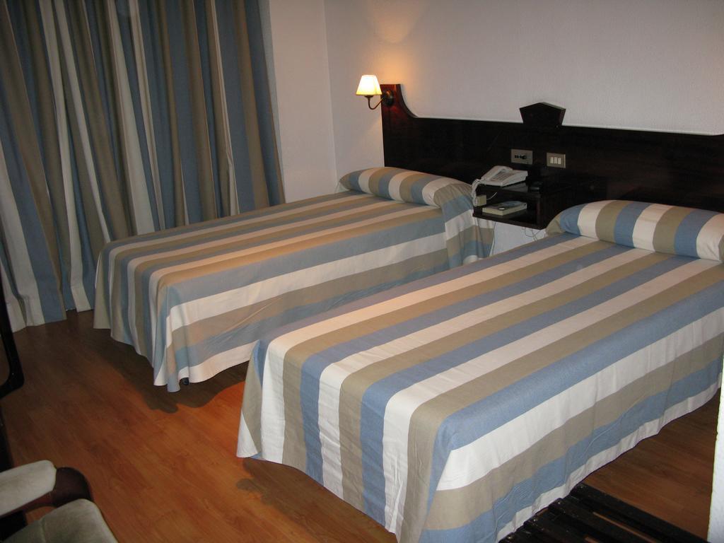 Hotel Lisboa Badajoz Habitación foto